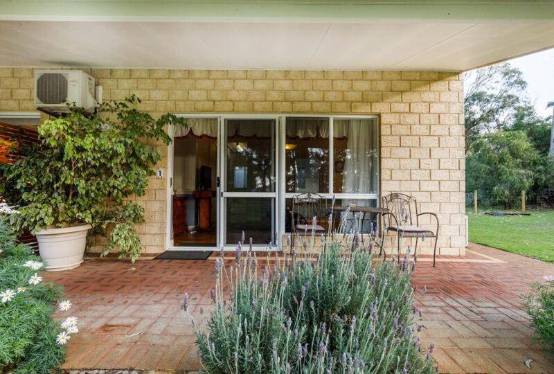Inn The Tuarts Guest Lodge Busselton Accommodation - Adults Only Dış mekan fotoğraf