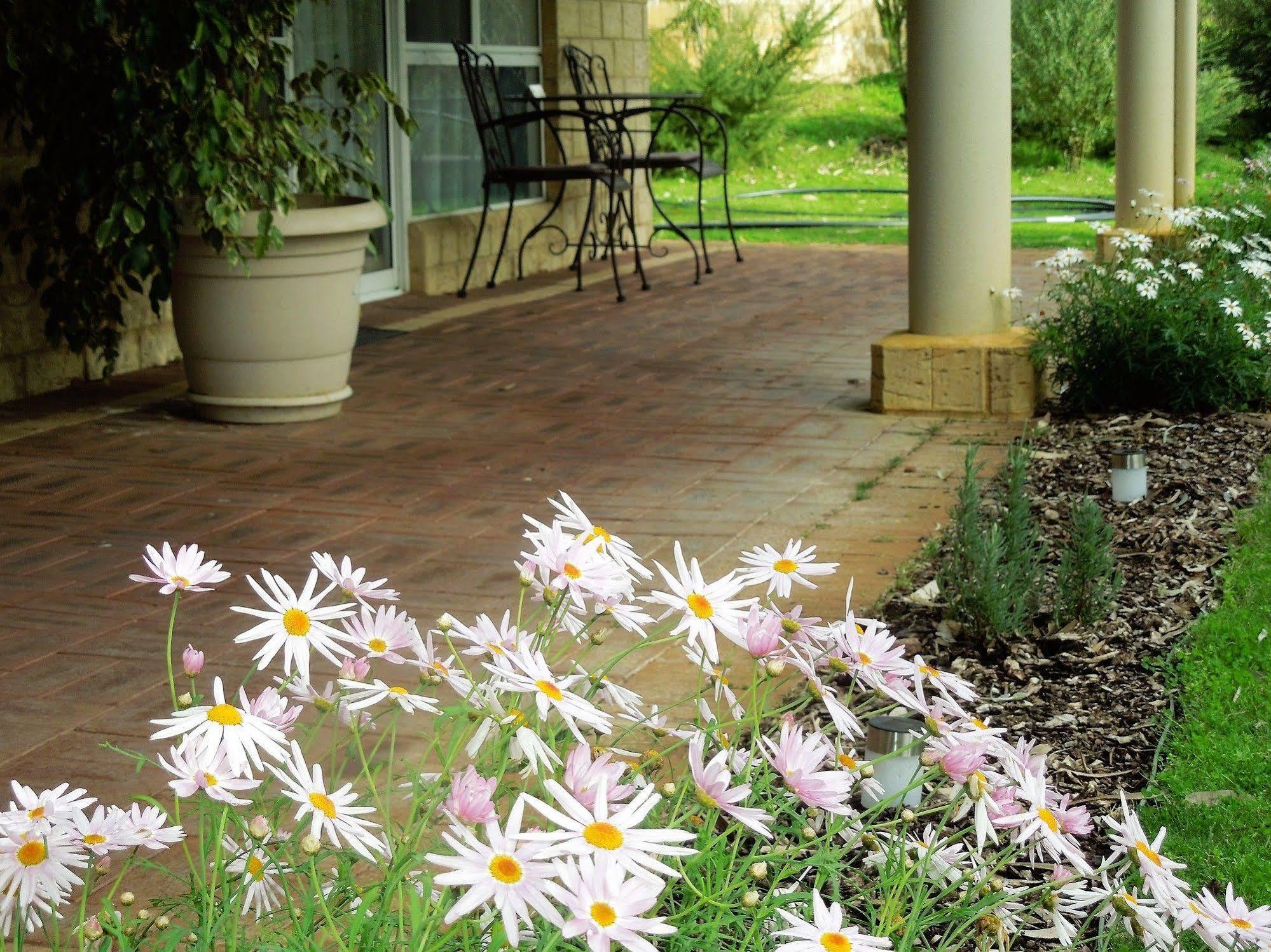 Inn The Tuarts Guest Lodge Busselton Accommodation - Adults Only Dış mekan fotoğraf